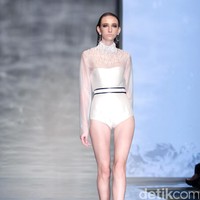 Koleksi Hian Tjen mengusung tema Osmosis di IPMI Trend Show 2017. The Hall Lt. 8, Senayan City. Jakarta. [Foto: Mohammad Abduh/Wolipop]