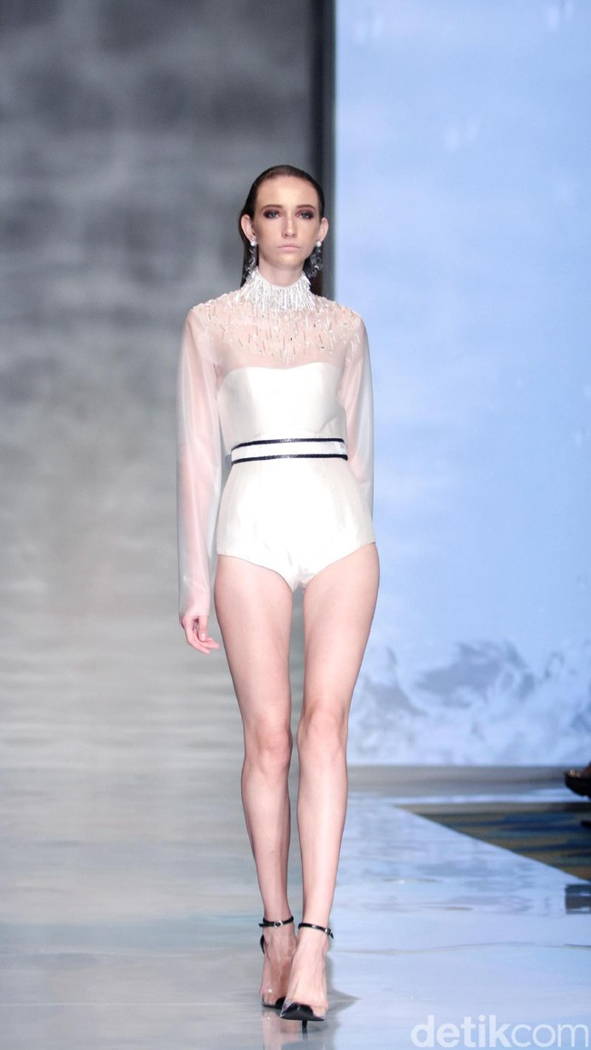 Koleksi Hian Tjen mengusung tema Osmosis di IPMI Trend Show 2017. The Hall Lt. 8, Senayan City. Jakarta. [Foto: Mohammad Abduh/Wolipop]