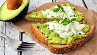 Untuk menu sarapan praktis, Smith menganjurkan roti panggang beroles alpukat yang sudah dihancurkan. Ini resep sehat yang harus Anda kuasai. Bisa ditambah bacon atau chilli flakes jika suka. Foto: The Avocado Show
