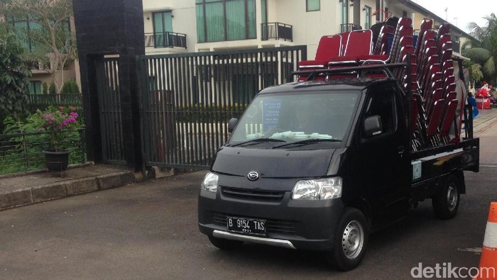 Tenda dan Kursi Pelayat Diangkut dari Rumah Duka Tragedi Pulomas