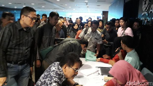 Masih Pagi, Antrean <i>Tax Amnesty</i> Sudah Membludak