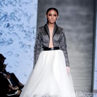 Koleksi Hian Tjen mengusung tema Osmosis di IPMI Trend Show 2017. The Hall Lt. 8, Senayan City. Jakarta. [Foto: Mohammad Abduh/Wolipop]