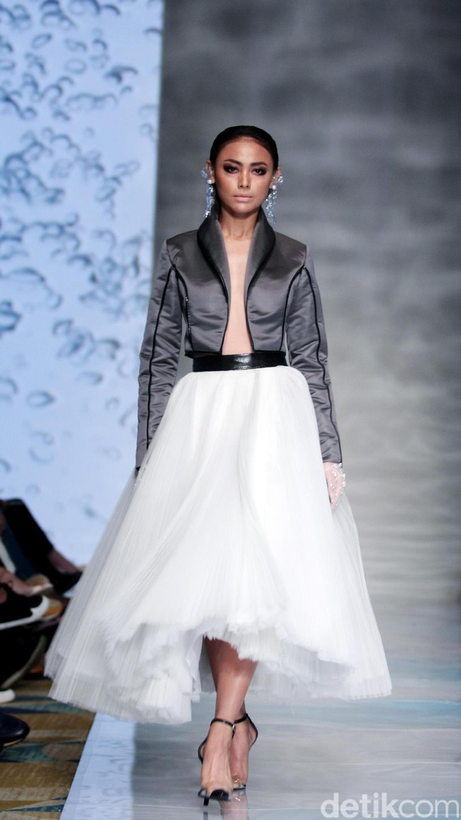 Koleksi Hian Tjen mengusung tema Osmosis di IPMI Trend Show 2017. The Hall Lt. 8, Senayan City. Jakarta. [Foto: Mohammad Abduh/Wolipop]