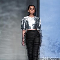 Koleksi Hian Tjen mengusung tema Osmosis di IPMI Trend Show 2017. The Hall Lt. 8, Senayan City. Jakarta. [Foto: Mohammad Abduh/Wolipop]