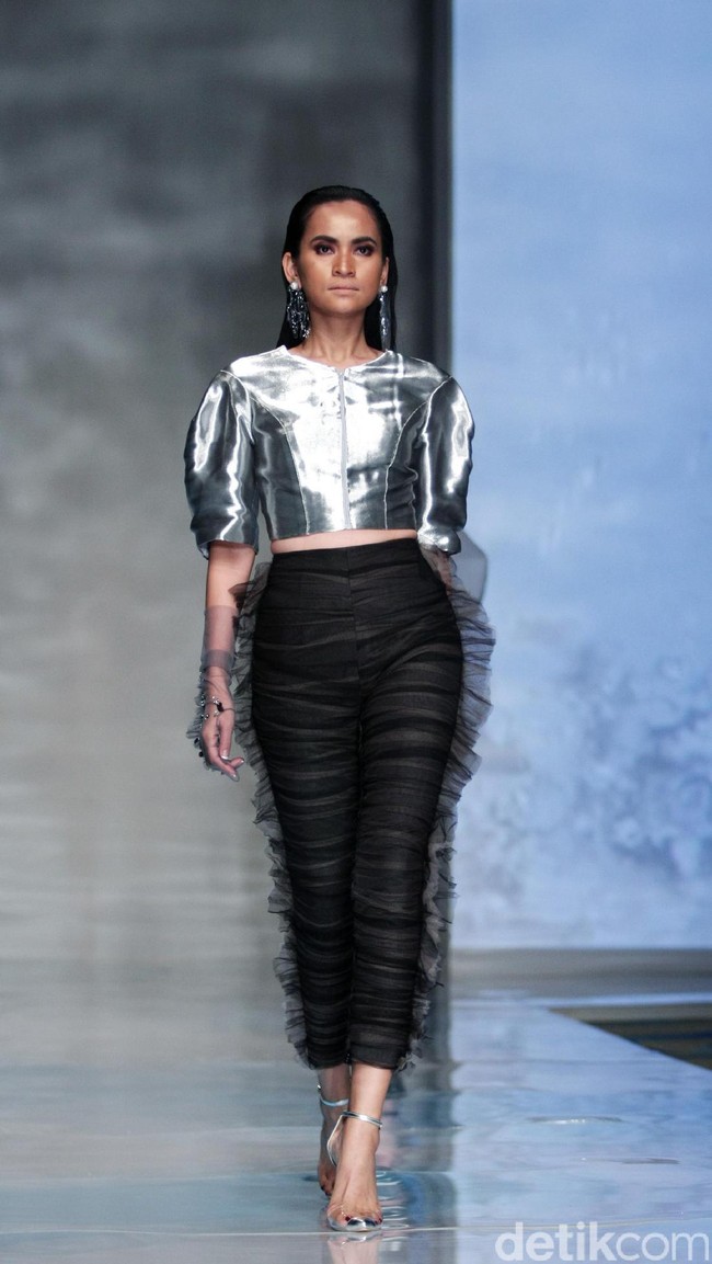 Koleksi Hian Tjen mengusung tema Osmosis di IPMI Trend Show 2017. The Hall Lt. 8, Senayan City. Jakarta. [Foto: Mohammad Abduh/Wolipop]