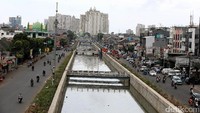 Program normalisasi sejumlah kali dan relokasi warga di bantaran sudah menuai hasil positif.