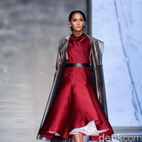 Koleksi Hian Tjen mengusung tema Osmosis di IPMI Trend Show 2017. The Hall Lt. 8, Senayan City. Jakarta. [Foto: Mohammad Abduh/Wolipop]