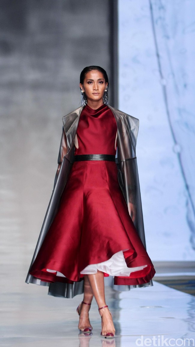 Koleksi Hian Tjen mengusung tema Osmosis di IPMI Trend Show 2017. The Hall Lt. 8, Senayan City. Jakarta. [Foto: Mohammad Abduh/Wolipop]