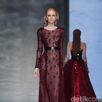 Koleksi Hian Tjen mengusung tema Osmosis di IPMI Trend Show 2017. The Hall Lt. 8, Senayan City. Jakarta. [Foto: Mohammad Abduh/Wolipop]