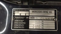 Soal mesinnya, mobil Jerman ini menggendong mesin V12 berkapasitas 6.0 L yang bisa menyemburkan 394 daya kuda, dengan berat diperkirakan mencapai 4.500 kg. Belum jelas seberapa sering Putin menggunakan mobil ini. Namun melihat pada odometernya yang hanya 25.000 km sepertinya Putin tak sering menggunakannya. Foto: Pool (Motor1)