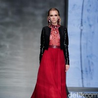 Koleksi Hian Tjen mengusung tema Osmosis di IPMI Trend Show 2017. The Hall Lt. 8, Senayan City. Jakarta. [Foto: Mohammad Abduh/Wolipop]