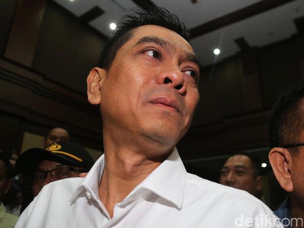Korupsi Raperda Reklamasi, M Sanusi Menangis Divonis 7 Tahun Penjara