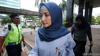 Inneke tiba di KPK, Jl HR Rasuna Said, Jakarta Selatan, Kamis (29/12/2016) sekitar pukul 08.50 WIB. Ia datang ditemani seorang perempuan.