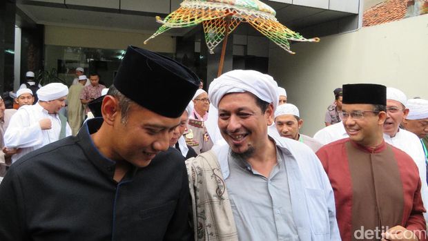 Agus Yudhoyono dan Anies bertemu di acara maulid nabi