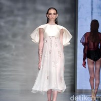 Koleksi Hian Tjen mengusung tema Osmosis di IPMI Trend Show 2017. The Hall Lt. 8, Senayan City. Jakarta. [Foto: Mohammad Abduh/Wolipop]