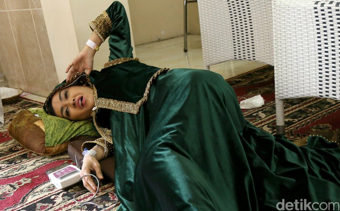 Setelah Operasi, Julia Perez Minta Popok