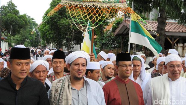 Agus Yudhoyono dan Anies bertemu di acara maulid nabi