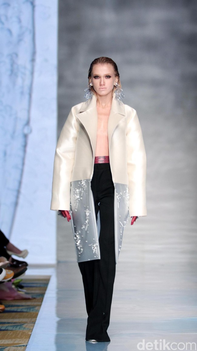 Koleksi Hian Tjen mengusung tema Osmosis di IPMI Trend Show 2017. The Hall Lt. 8, Senayan City. Jakarta. [Foto: Mohammad Abduh/Wolipop]