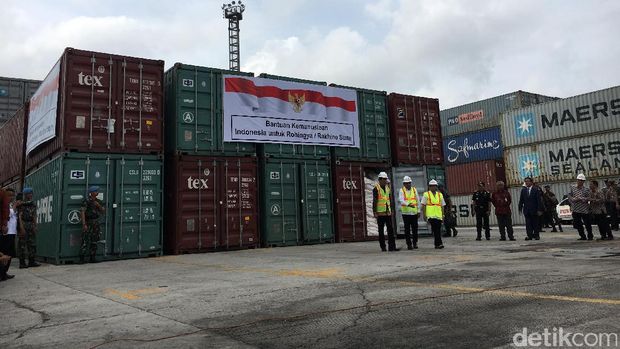 Jokowi Lepas 10 Kontainer Bantuan Indonesia untuk Rohingya