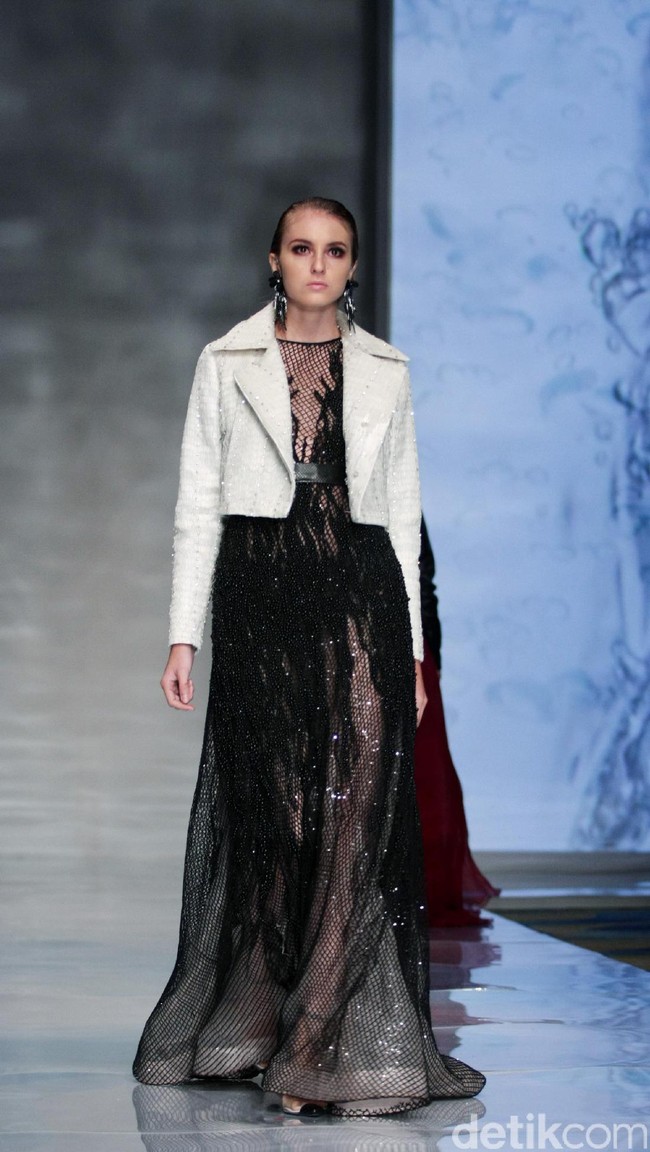 Koleksi Hian Tjen mengusung tema Osmosis di IPMI Trend Show 2017. The Hall Lt. 8, Senayan City. Jakarta. [Foto: Mohammad Abduh/Wolipop]