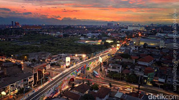 Jalan layang Antapani di Kota Bandung