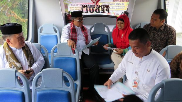 Kesan Sumarsono Naik Bus Tingkat TransJakarta Pertama Kalinya