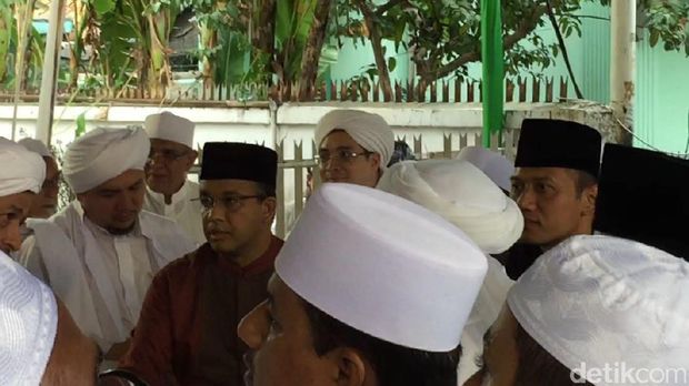 Agus Yudhoyono dan Anies bertemu di acara maulid nabi