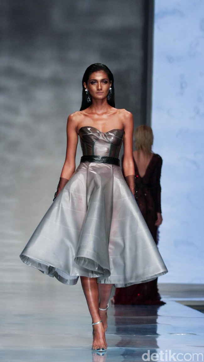 Koleksi Hian Tjen mengusung tema Osmosis di IPMI Trend Show 2017. The Hall Lt. 8, Senayan City. Jakarta. [Foto: Mohammad Abduh/Wolipop]