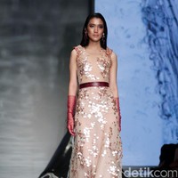 Koleksi Hian Tjen mengusung tema Osmosis di IPMI Trend Show 2017. The Hall Lt. 8, Senayan City. Jakarta. [Foto: Mohammad Abduh/Wolipop]