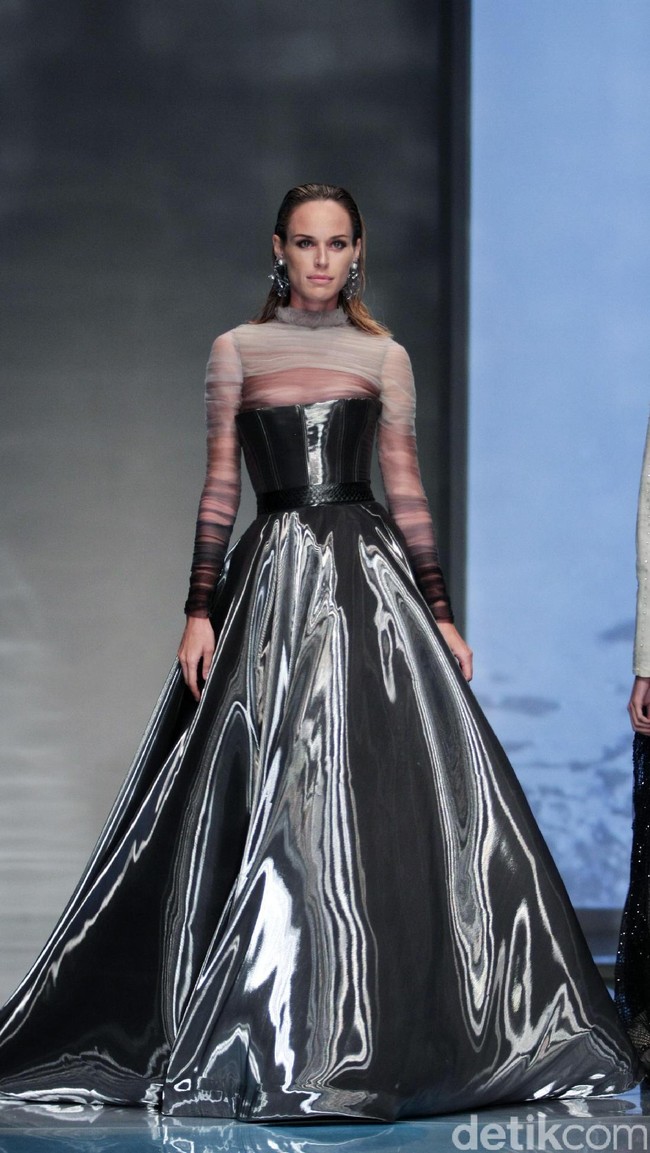 Koleksi Hian Tjen mengusung tema Osmosis di IPMI Trend Show 2017. The Hall Lt. 8, Senayan City. Jakarta. [Foto: Mohammad Abduh/Wolipop]