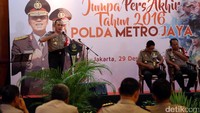Kapolda Irjen Pol Mochamad Iriawan meminta kepada kapolres-kapolres di jajaran Polda Metro Jaya agar menjaga keamanan dalam pergantian tahun baru.
