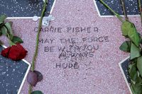 Penghormatan Fans untuk Carrie Fisher di Walk of Fame Hollywood