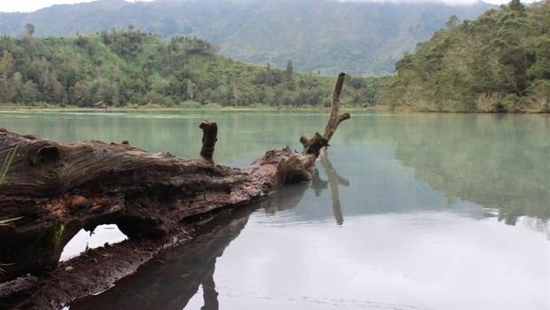 Telaga warna Dieng