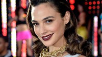 Meski sempat ada pro dan kontra, namun sepertinya Gal Gadot diterima baik oleh para fans. Foto: Getty Images