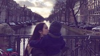 Cintaku padamu seperti canals di Amsterdam, tak pernah putus dan selalu mengalir, ujar Jedar di caption foto itu. Dok. Instagram/inijedar/detikFoto.