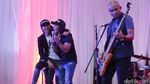 Slank Bikin Lantai Bursa Bergetar