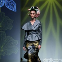 Koleksi Denny Wirawan mengangkat tema Wanderlust, Dancing in the Sun di IPMI Trend Show 2017. The Hall Lt. 8, Senayan City. Jakarta. [Foto: Mohammad Abduh/Wolipop]