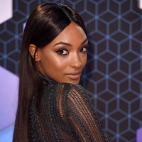 Sejumlah penghargaan di dunia modeling juga telah diraihnya. Salah satunya yang bergengsi British Fashion Awards sebagai Model of The Year pada 2008, 2012, 2014 dan 2015. Foto: Getty Images