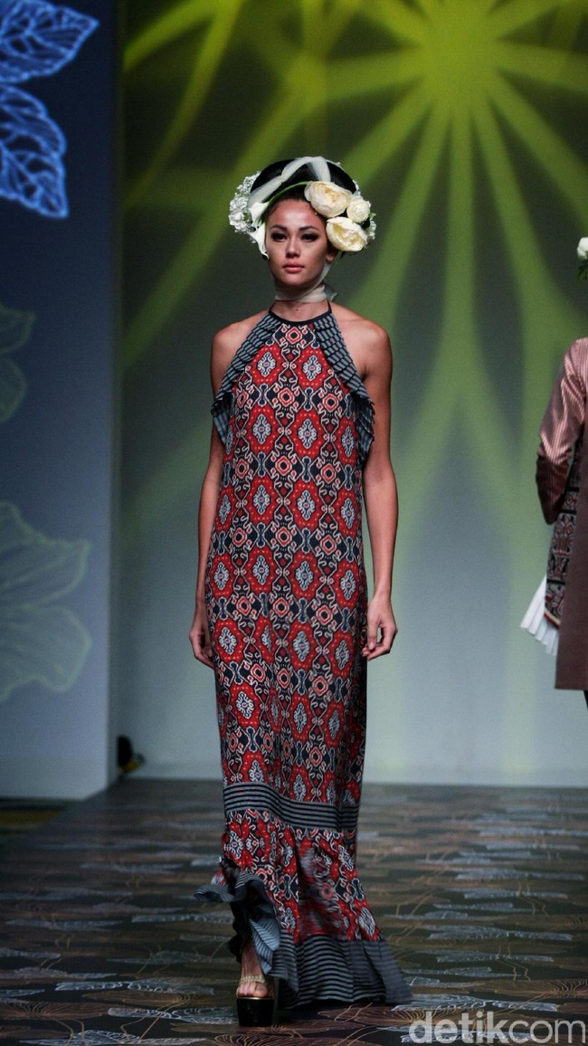 Koleksi Denny Wirawan mengangkat tema Wanderlust, Dancing in the Sun di IPMI Trend Show 2017. The Hall Lt. 8, Senayan City. Jakarta. [Foto: Mohammad Abduh/Wolipop]