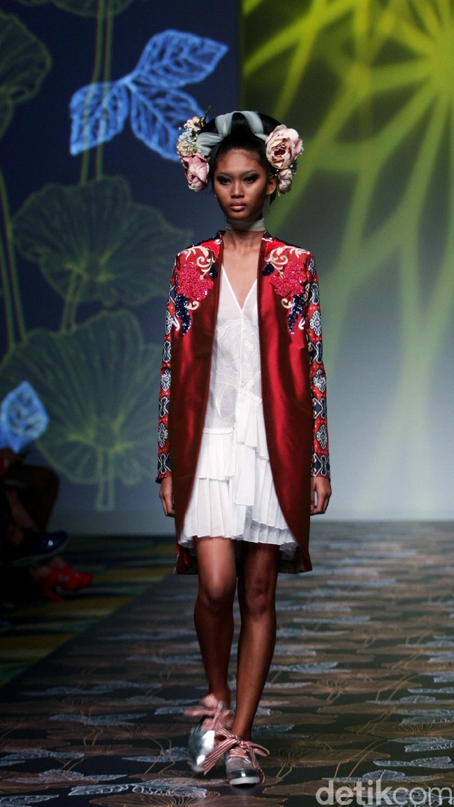 Koleksi Denny Wirawan mengangkat tema Wanderlust, Dancing in the Sun di IPMI Trend Show 2017. The Hall Lt. 8, Senayan City. Jakarta. [Foto: Mohammad Abduh/Wolipop]