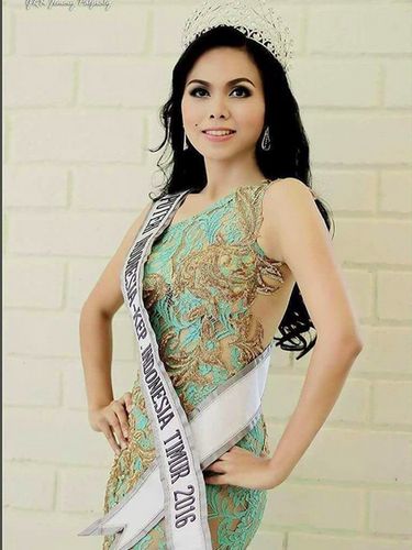 Jean Patty, Puteri Indonesia Maluku 2016 Pakai Mahkota Saat Disemayamkan