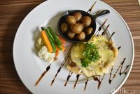 Beehive: Tempat Ini Punya Dory Au Gratin dengan Saus Bechamel dan Keju Mozarella
