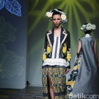 Koleksi Denny Wirawan mengangkat tema Wanderlust, Dancing in the Sun di IPMI Trend Show 2017. The Hall Lt. 8, Senayan City. Jakarta. [Foto: Mohammad Abduh/Wolipop]