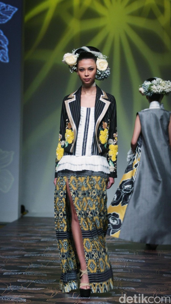 Koleksi Denny Wirawan mengangkat tema Wanderlust, Dancing in the Sun di IPMI Trend Show 2017. The Hall Lt. 8, Senayan City. Jakarta. [Foto: Mohammad Abduh/Wolipop]