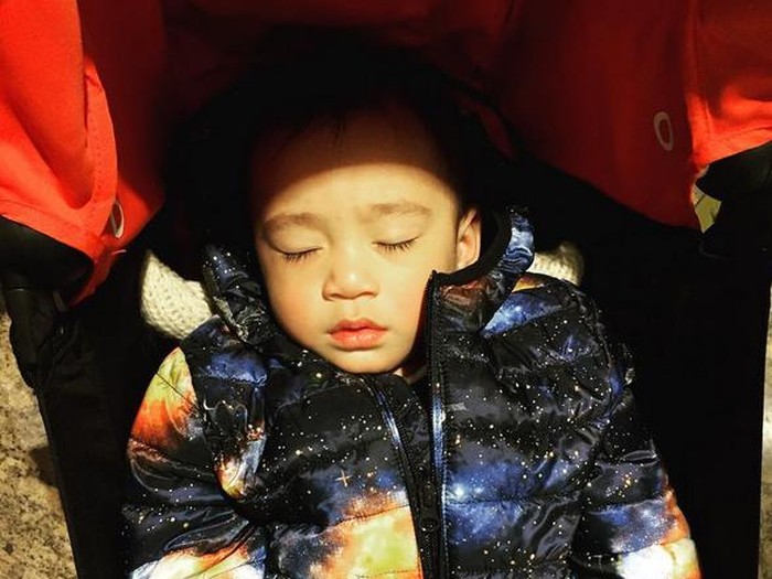 Rafathar, Ngapain Sih Duduk di Atas Kloset?