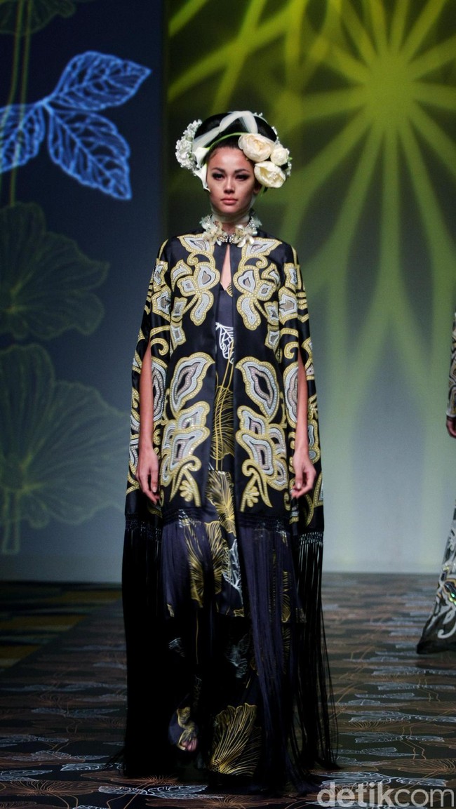 Koleksi Denny Wirawan mengangkat tema Wanderlust, Dancing in the Sun di IPMI Trend Show 2017. The Hall Lt. 8, Senayan City. Jakarta. [Foto: Mohammad Abduh/Wolipop]