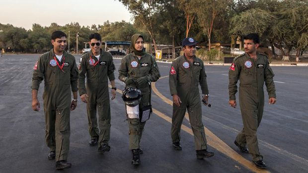 Muda dan Tangguh, 5 Hijabers Dunia yang Berprofesi Sebagai Pilot