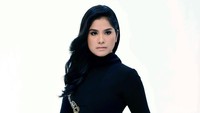 Finalis GADIS Sampul 1997 itu terlihat memesona dengan pose-posenya. Pool/Noel/detikFoto.