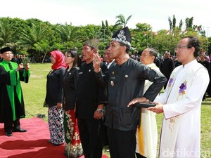 Pakai Baju Osing, 780 PNS Banyuwangi Dimutasi