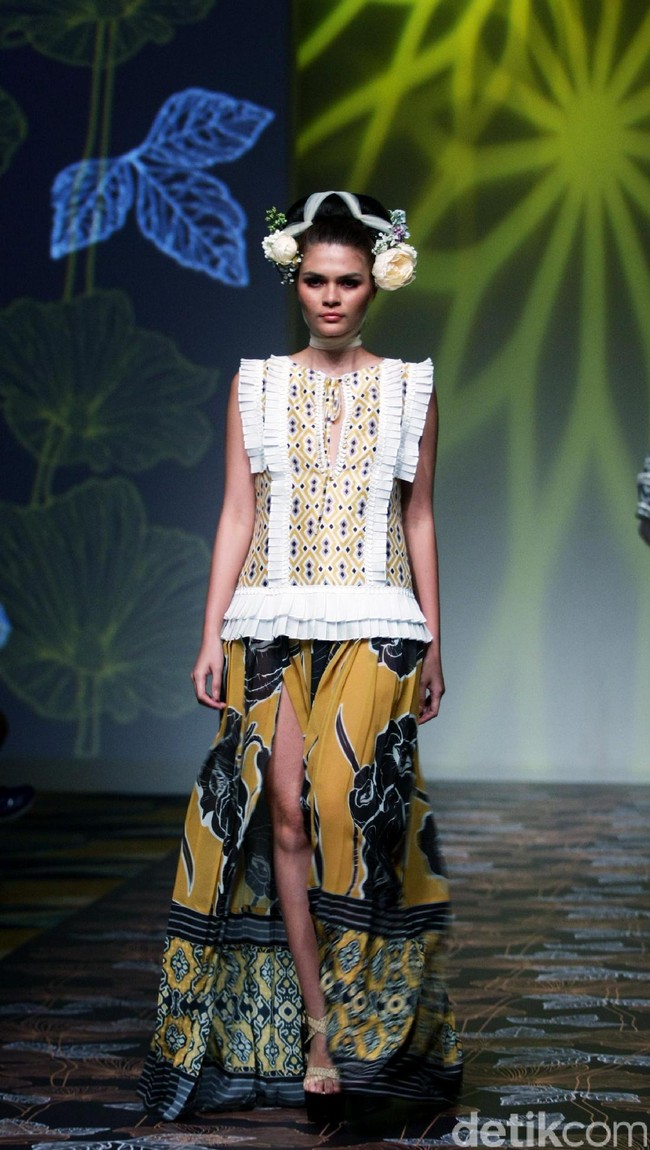 Koleksi Denny Wirawan mengangkat tema Wanderlust, Dancing in the Sun di IPMI Trend Show 2017. The Hall Lt. 8, Senayan City. Jakarta. [Foto: Mohammad Abduh/Wolipop]